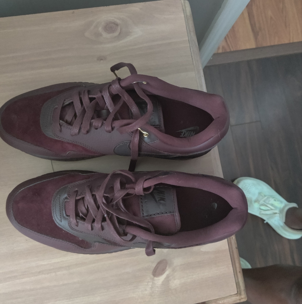 Nike Burgandy Sneakers Women Size 10.5 Never Been Worn